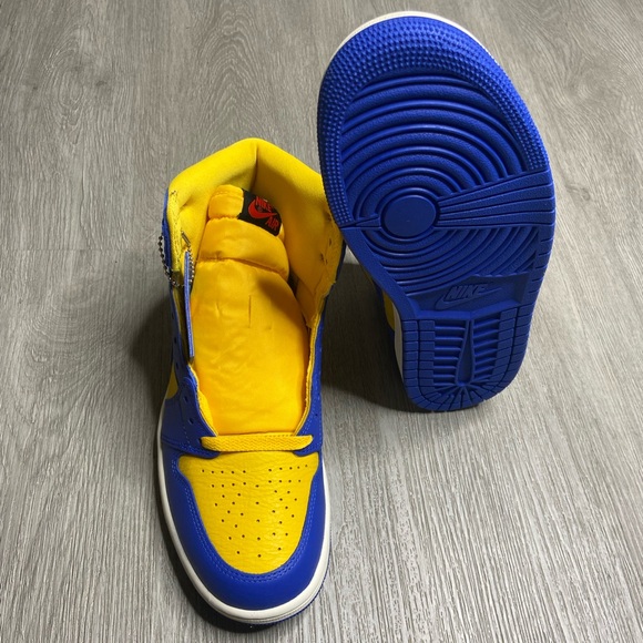 Air Jordan 1 Retro Hi OG Reverse Laney Women’s Shoe Size 9.5 Blue NWT - Picture 7 of 8